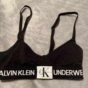 Super cute xs Calvin Klein sports bra